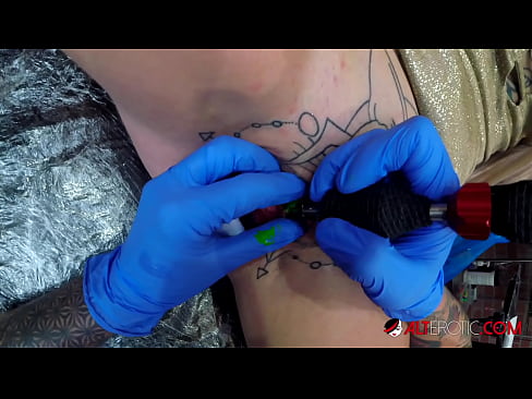 ❤️ Extremamente tatuada, a brasa Sully Savage fez uma tatuagem em seu clítoris ☑ Porno real em porno pt-br.xxxomg.ru